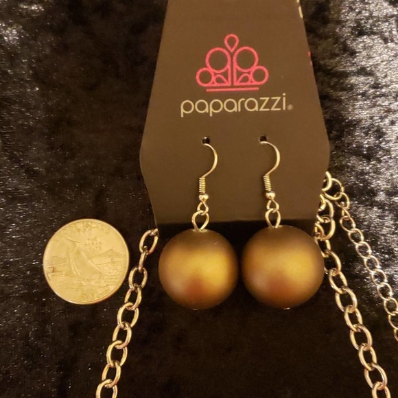 Necklace & Pierced Earrings Set - Picture 6 of 8